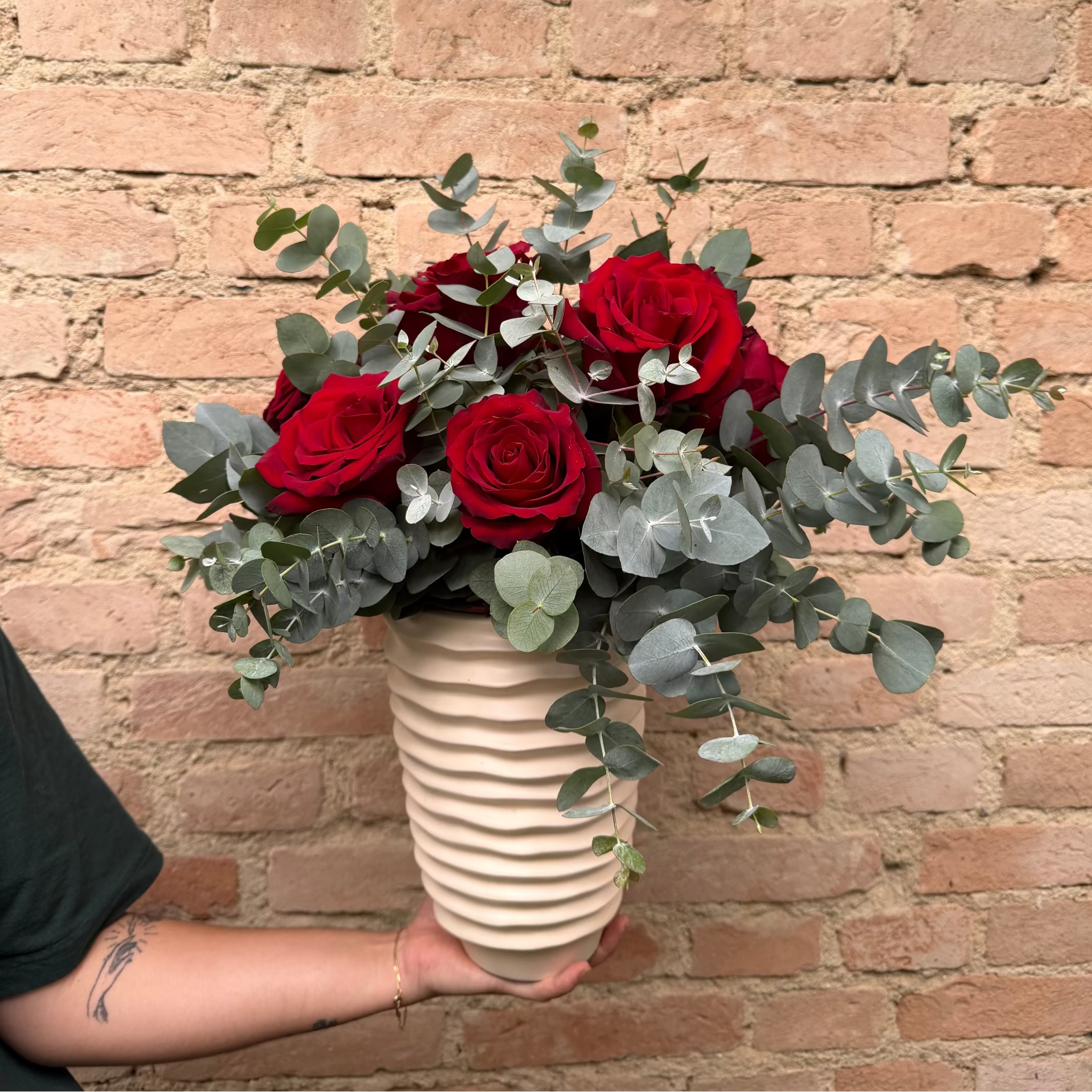 ARRANJO DE ROSAS NO VASO MAZA GRANDE - ENTREGA EM SÃO PAULO