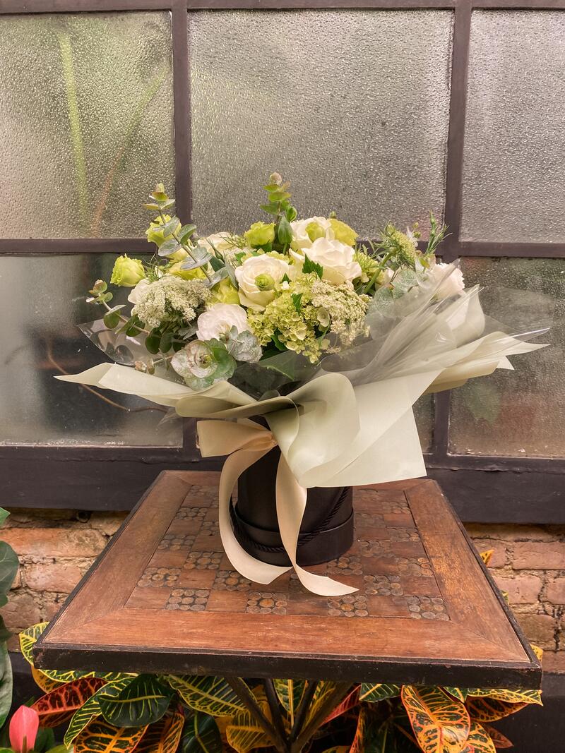 Arranjo floral sofisticado da Amabile Flower Shop